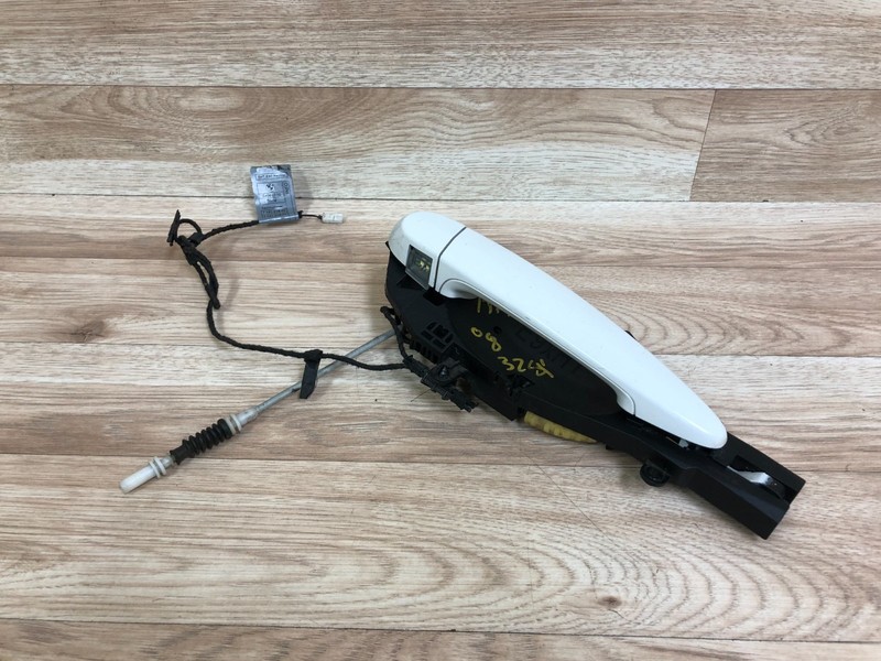 BMW OEM E90 325 328 335 REAR PASSENGER SIDE DOOR HANDLE WHITE 06-12