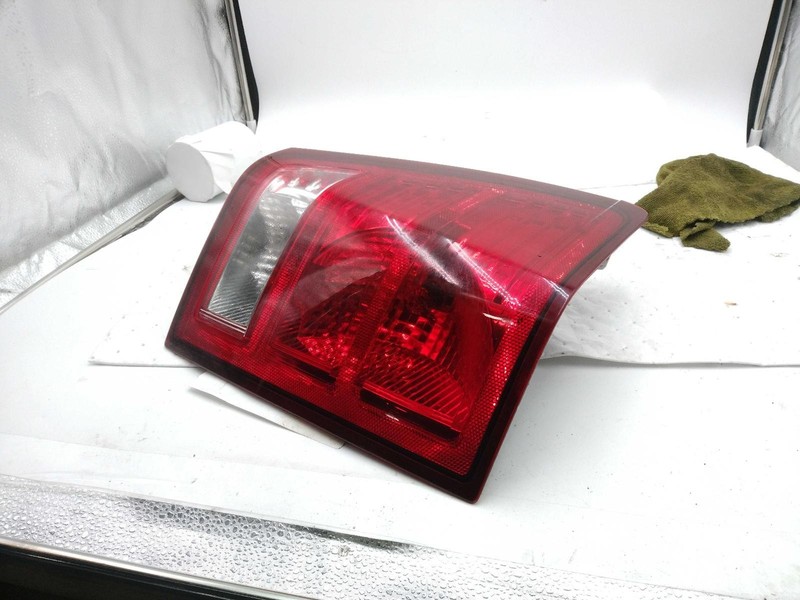 2008 Jeep Grand Cherokee Left Tail Light Assembly Red OEM 370605 Used 148K