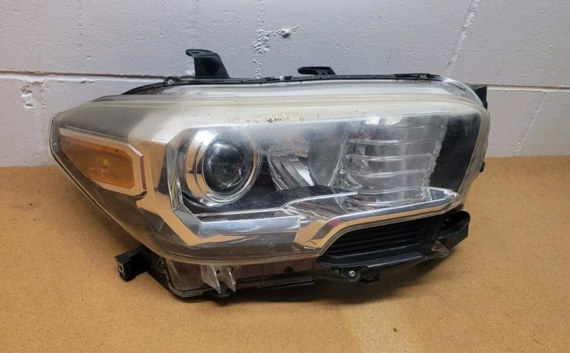 2016 2017 2018 Toyota Tacoma Right Passenger Side Halogen Headlight OEM