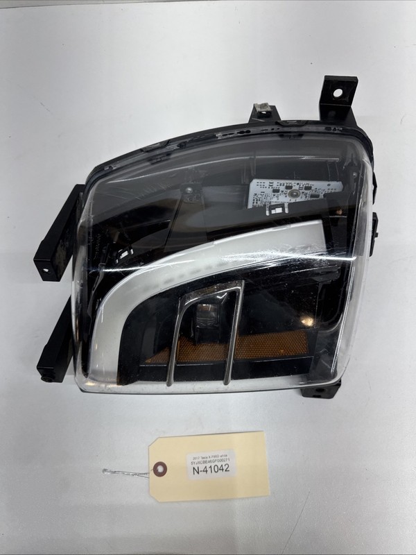 Tesla Model X RH Fog Lamp Light 1034327-00-A 41042 U17