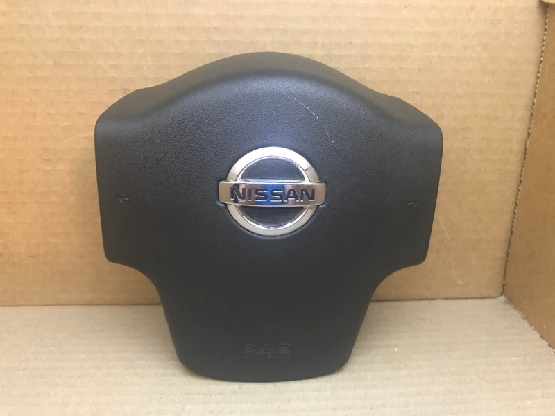2004-2012 Nissan Titan Armada Left Driver Steering Wheel Air Bag Airbag OEM