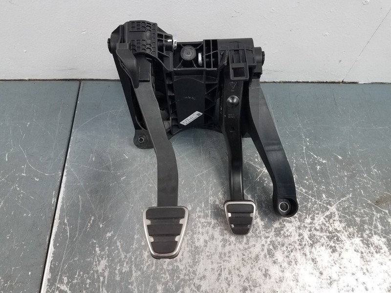 2022 Porsche Cayman GT4 Clutch / Brake Pedal Assembly #5316 L2