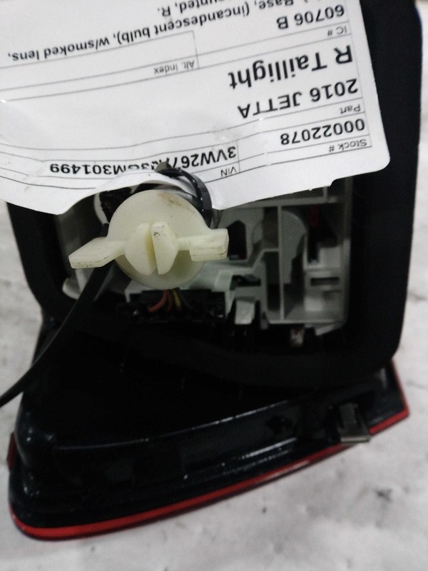 2016 Volkswagen Jetta Right Tail Light Assembly Grey OEM Used 449690