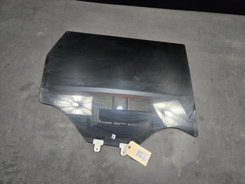Rear Right Door Window Glass 2022 Nissan Rogue 82300-6RR0C 2021 2023 2024 2025