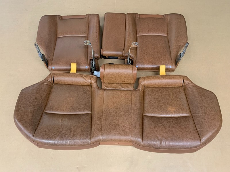 ⭐03-07 INFINITI FX45 FX35 LOWER REAR SEAT & UPPER CUSHION W/CUP HOLDER LOT2326