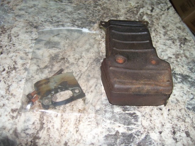 Jonsered2094 mufflerREAD DESCRIPTIONchainsaw part only bin 654