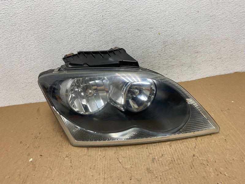 2004 to 2006 Chrysler Pacifica Headlight Right Passenger Halogen OEM AD8767 DW