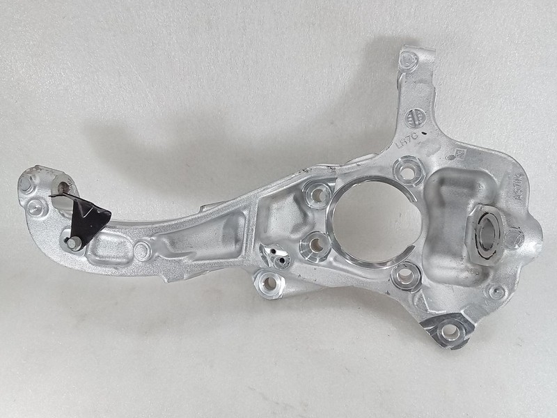 2019-2024 Chevrolet Silverado 1648 Front Driver Left Steering Knuckle 84673207