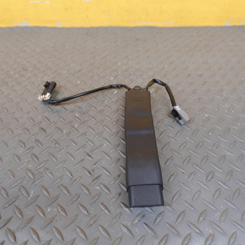 2016-2020 TESLA MODEL X FRONT RIGHT SIDE SEAT BELT BUCKLE BLACK OEM 1059910-05-H