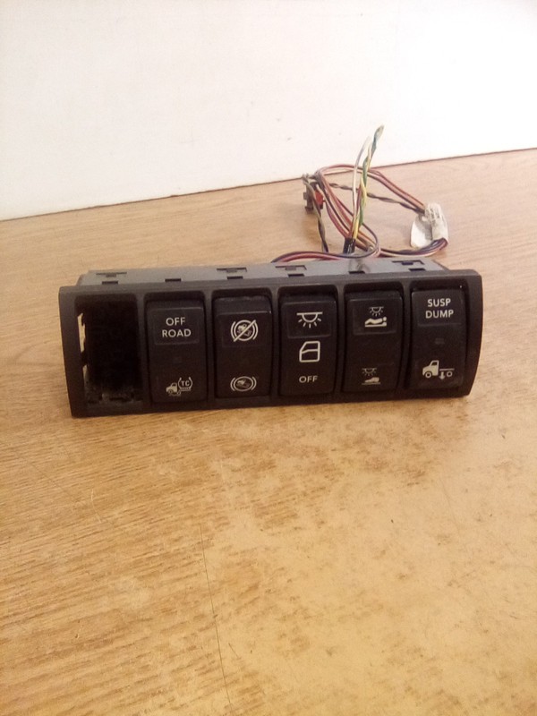 International LT Navistar 4057689C1 Multiplexed Housing Switch