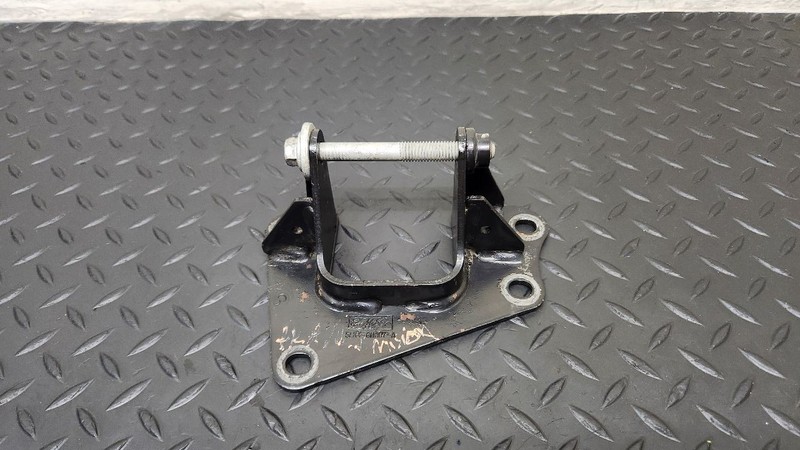 05-08 Ford Escape 3.0L Engine Mount Bracket OEM 5L8Z-6M007-AA