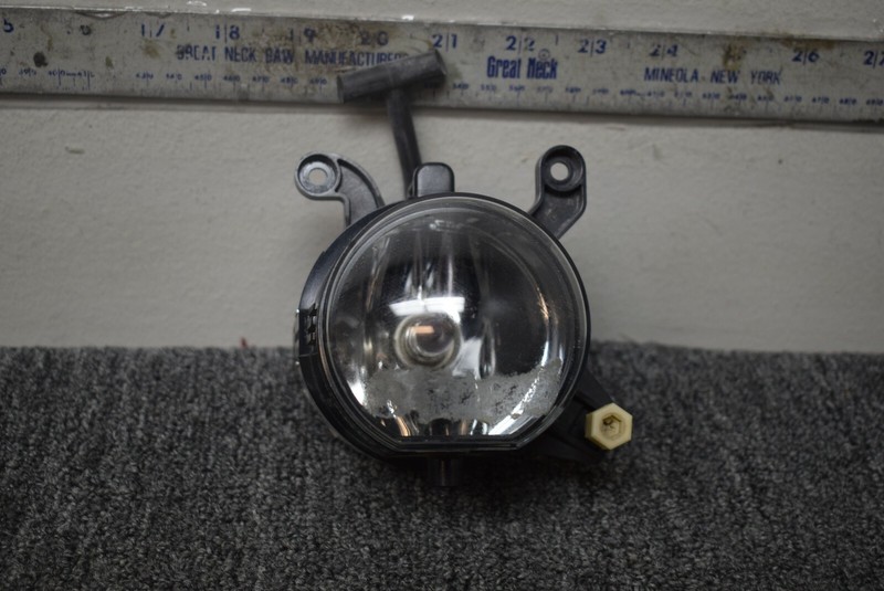 2001-2003 BMW 325CI FOG LIGHT FACTORY OEM