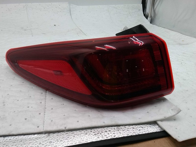 2018 Hyundai KONA Left Tail Light Assembly White 664679, Used, 98K Miles