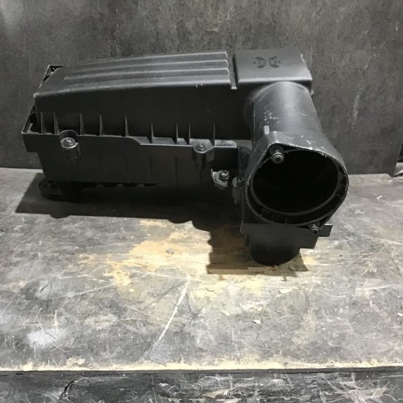 2009-2013 Volkswagen CC 2.0L 50219 Air Cleaner Assembly 1K0129607AG