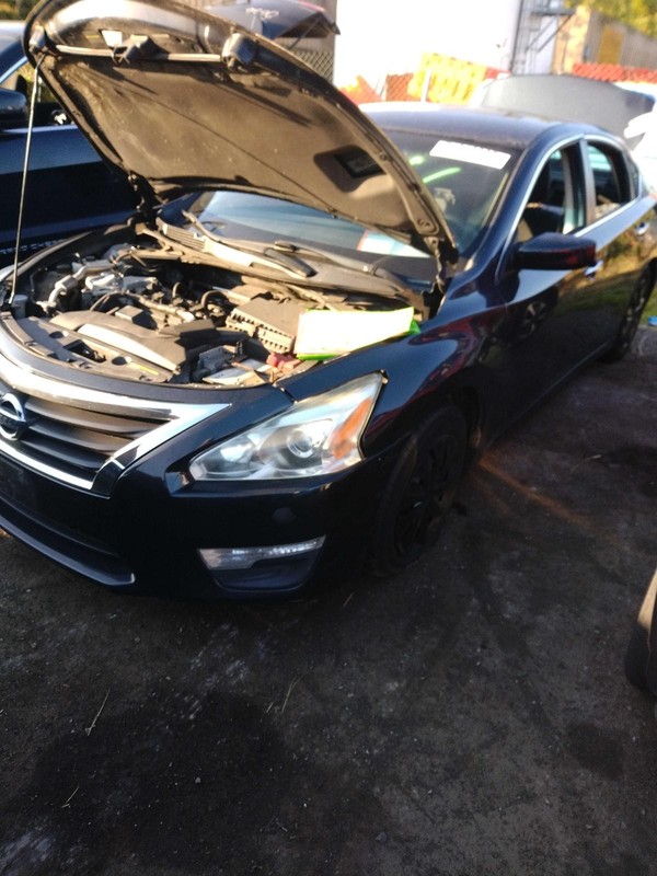 2015 Nissan Altima Left Steering Knuckle 379826 Grey 127K Miles Used