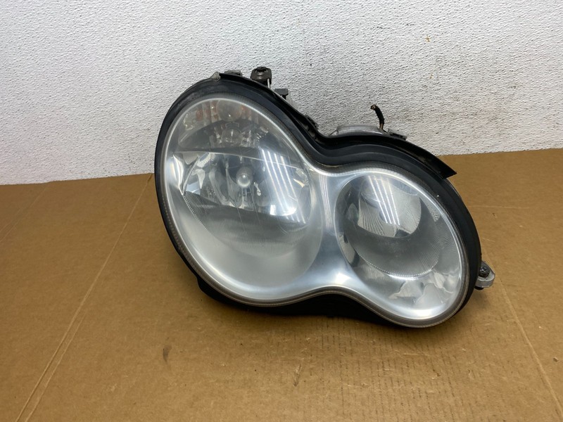 2005 to 2007 Mercedes-Benz C-Class Right Passenger Side Headlight AD9068 DW