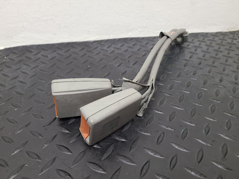 95-99 Chevrolet Silverado Front Right Seat Belt Dual Buckles Grey OEM 12384222
