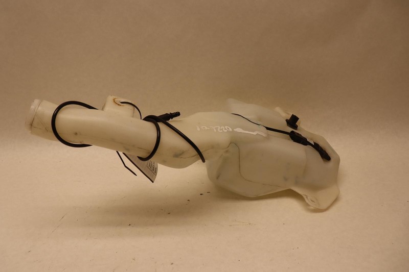 2015-2019 CHEVY SILVERADO 1500 FRONT WINDSHIELD WASHER RESERVOIR TANK OEM