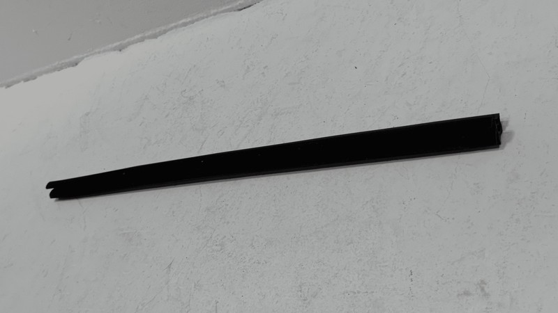 TESLA MODEL S 2012-2020 FRONT PASSENGER DOOR WINDOW INNER BELT WEATHERSTRIP SEAL