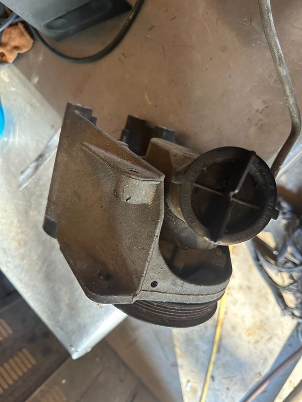 82-87 Camaro Firebird OEM SBC POWER STEERING PUMP W/ BRACKET
