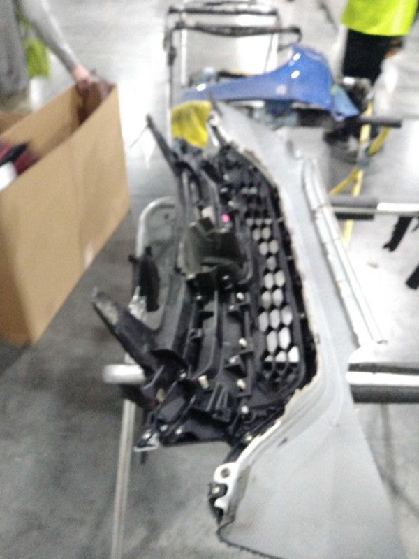 2016 Honda CR-V White Grille OEM 121464 Used 4DR SUV 126K Mileage