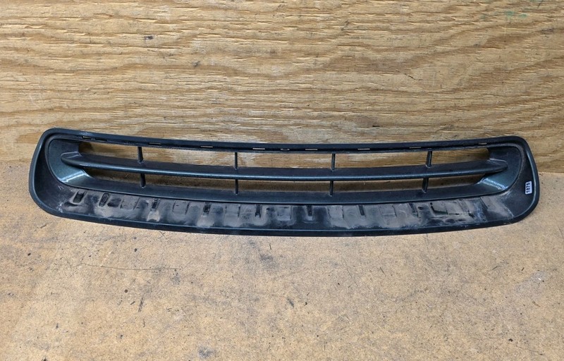 2014 2015 2016 2017 Fiat 500L Trekking 4 Door Front Bumper Center Grille OEM
