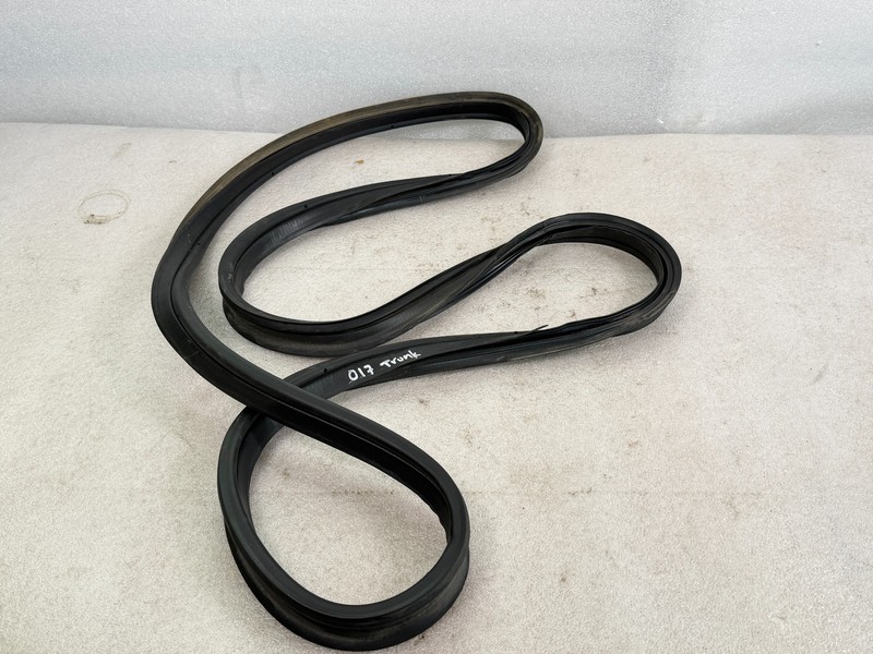 2010-2016 Hyundai Genesis Coupe Trunk Liftgate Weatherstrip Seal (873212M000)