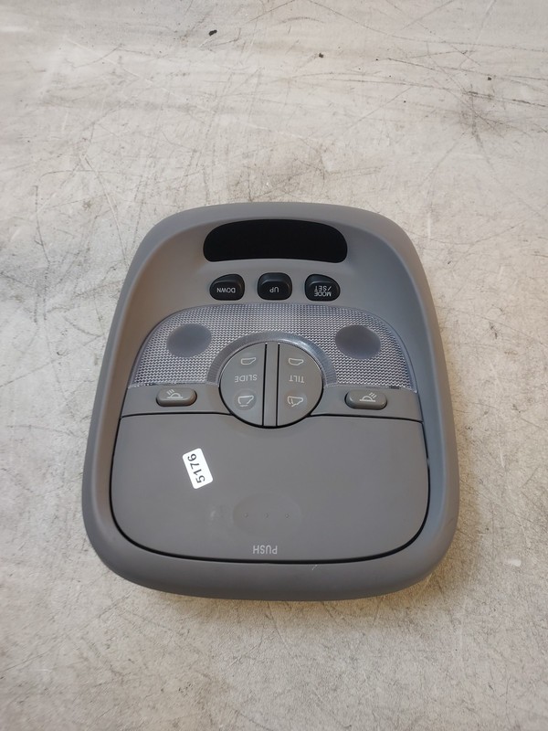 03-06 Sorento Overhead Console Sun Roof Switches Reading Gray dome light