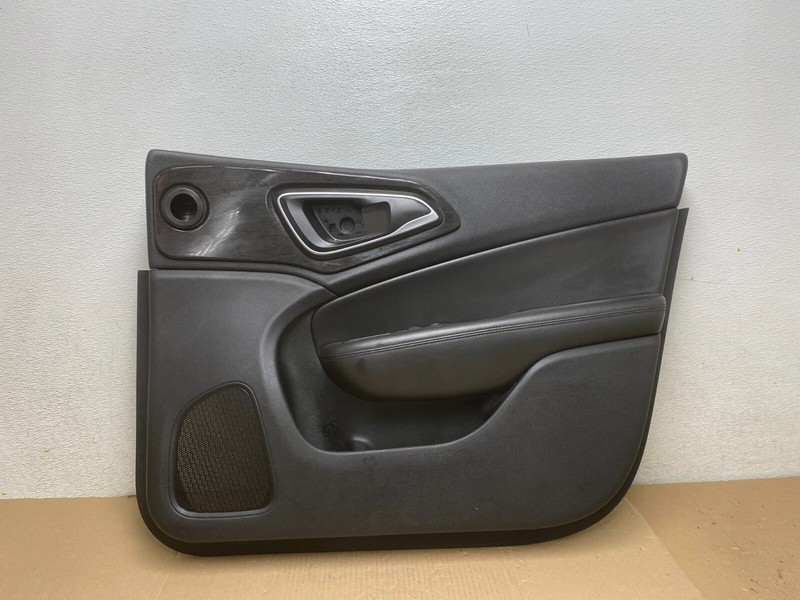 2015 to 2017 Chrysler 200 Front Right Passenger Side Door Panel OEM L6044 DG
