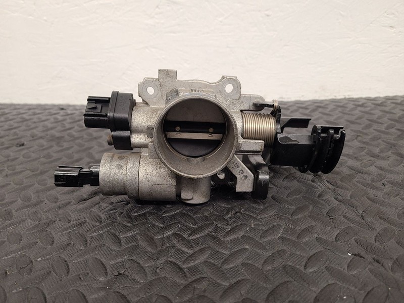 04-05 Jeep Liberty 2.4L 4 Cylinder Throttle Body Valve Assembly OEM 53013547AA