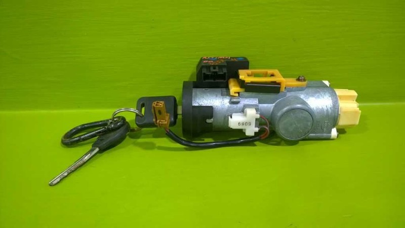 98 99 00 01 ALTIMA IGNITION SWITCH CYLINDER HOUSING W/KEY OEM 3537-4