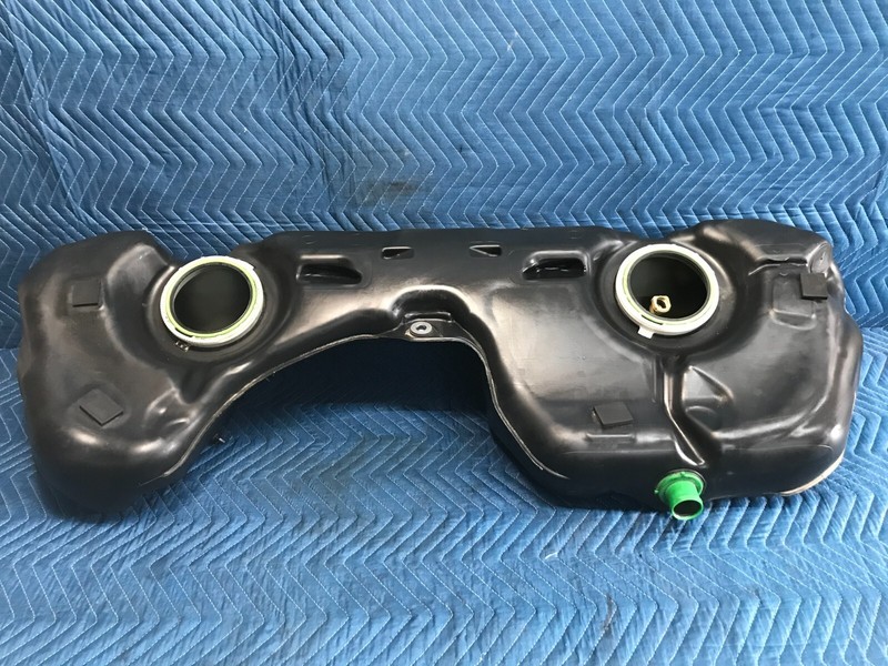 12-18 BMW 320i 328i 420i 428i 440i F30 Fuel Gas Tank Reservoir Assembly 56646711