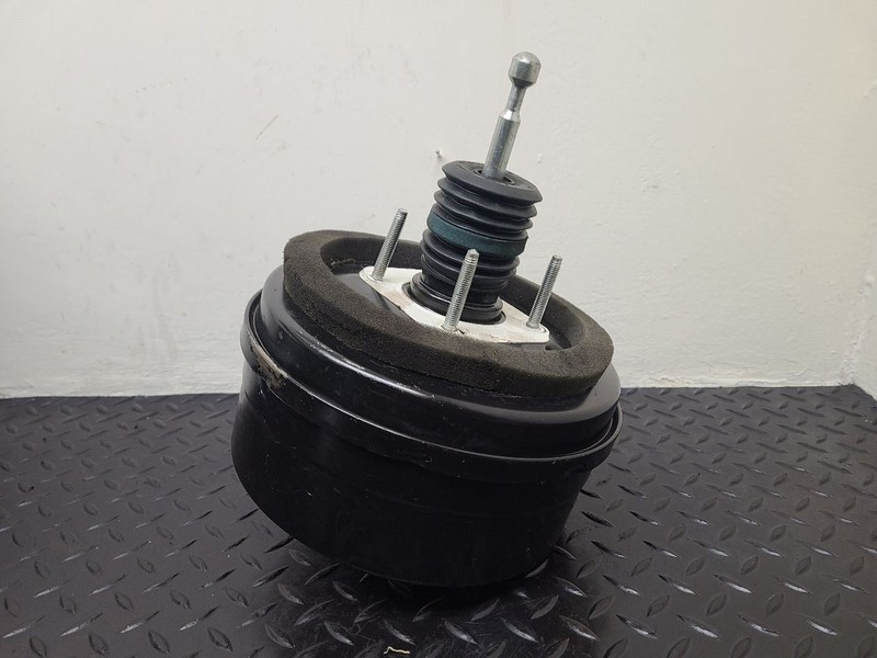 19-23 Jeep Cherokee Power Brake Booster OEM 68418189AB