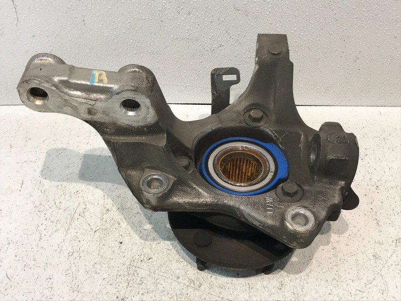 2001-2007 Chevy Monte Carlo Right Passenger Front Spindle Knuckle Hub OEM