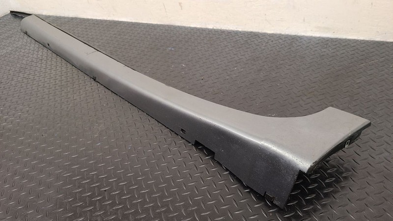 22-24 Chevrolet Traverse Front Right Passenger Rocker Molding Gray OEM 84359271
