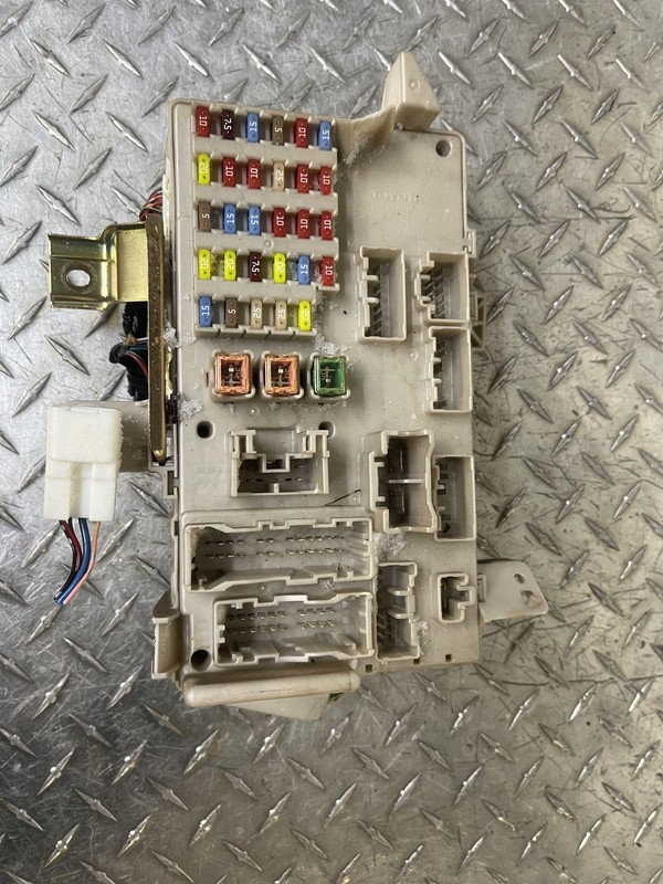 2003 2005 TOYOTA CAMRY INTERIOR DASH FUSE RELAY JUNCTION BOX 82730-06130