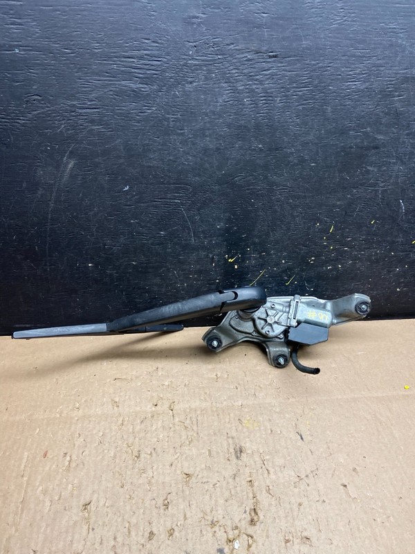 2012 to 2017 Toyota Prius V Rear Wiper Windshield Motor t6227 DG