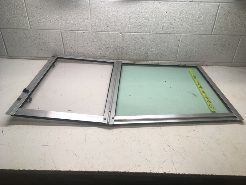 Z7 1989 Sea Ray 160 Boat Windshield Passenger Left Port