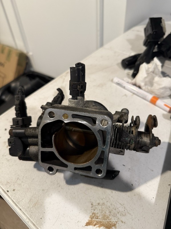 2005 Hyundai Santa FE2.7L Throttle Body Valve Assembly OEM