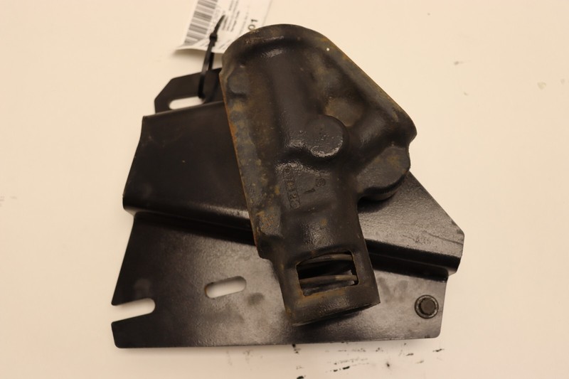 2008-2017 FREIGHTLINER CASCADIA 125 RIGHT TOW HOOK BRACKET 15-23812-001 OEM