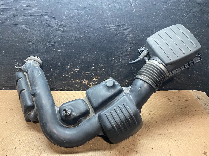 2011 - 2013 Dodge Durango 3.6L Resonator Air Intake Tube Y6712 DG