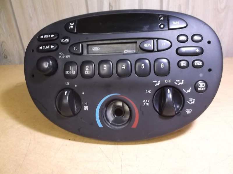 Ford F8CF-18C858-DB Radio Cassette Climate Control Dash Panel *FREE SHIPPING*