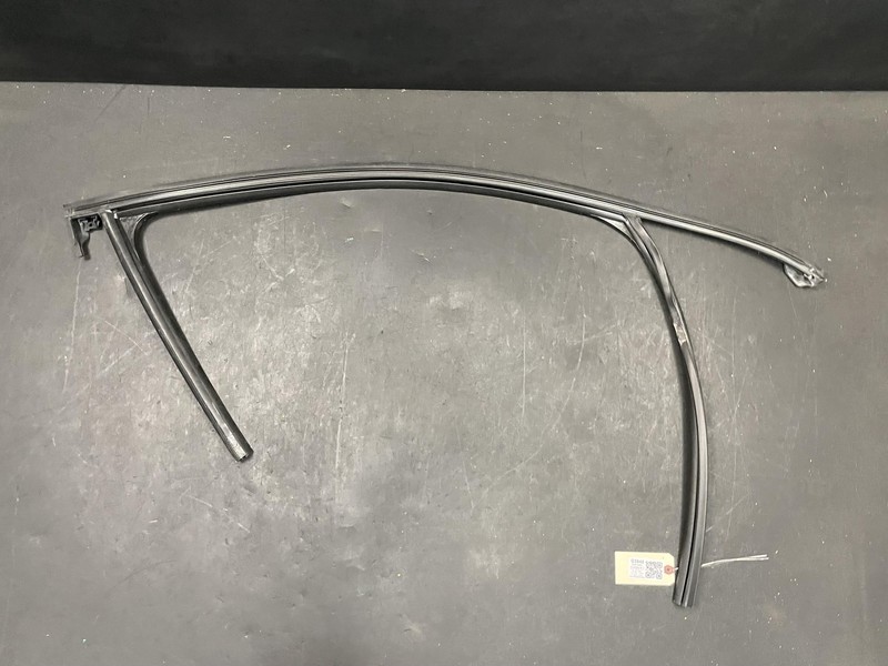 Front Right Door Window Glass Run Channel 2020 GMC Acadia 84852425 2017 - 2023