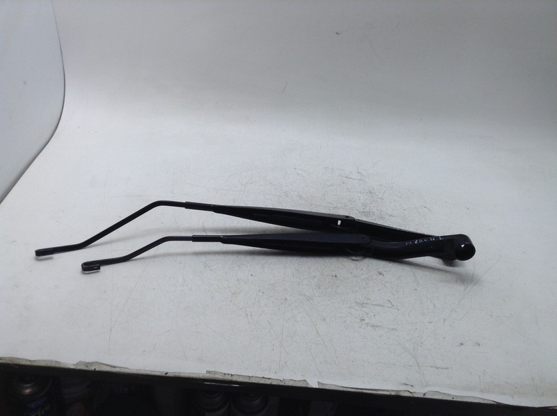 11-16 CHEVROLET CRUZE FRONT LEFT / RIGHT WINDSHIELD WIPER ARM SET OEM
