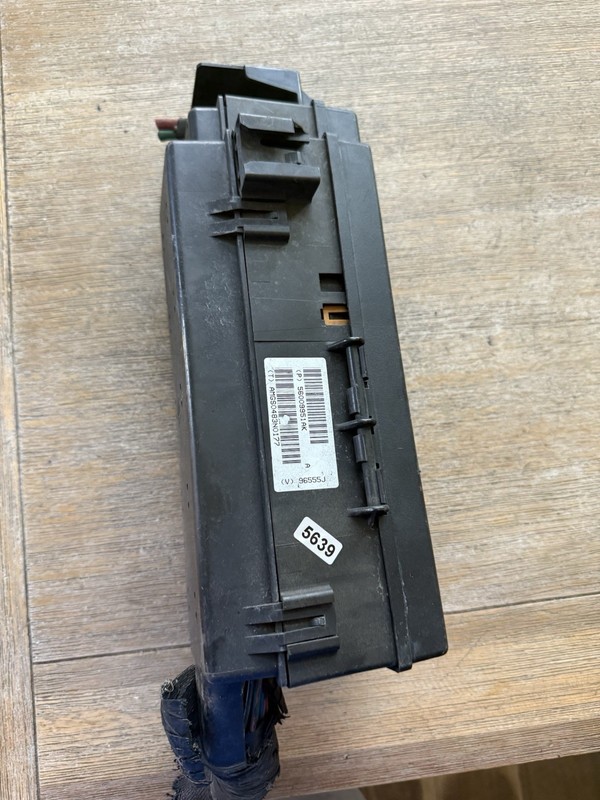 2002-2004 Jeep Liberty Fusebox Fuse Box 56009951AK Relay Module