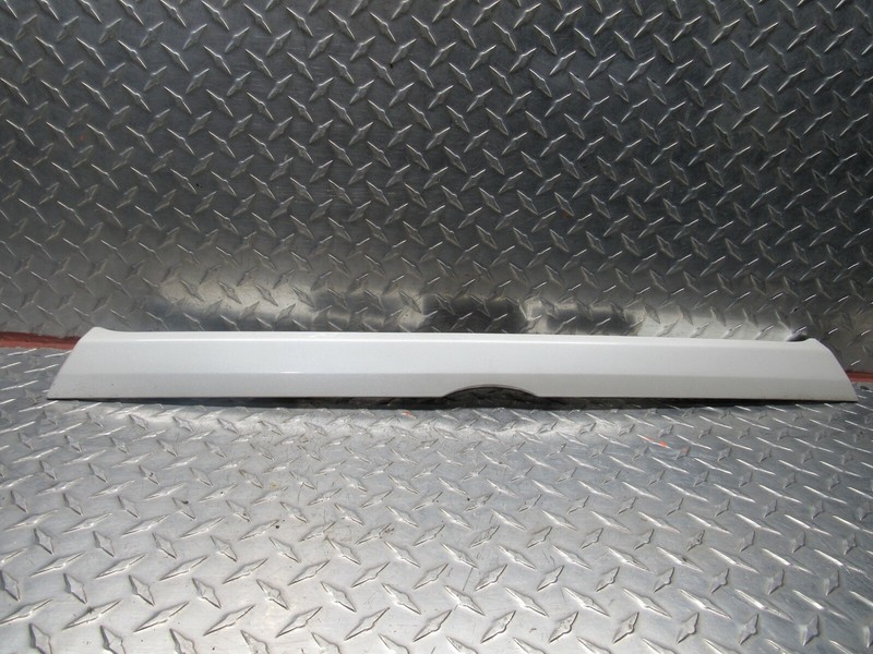 2006 TOYOTA SIENNA REAR TAILGATE LIFT MOLDING TRIM WHITE