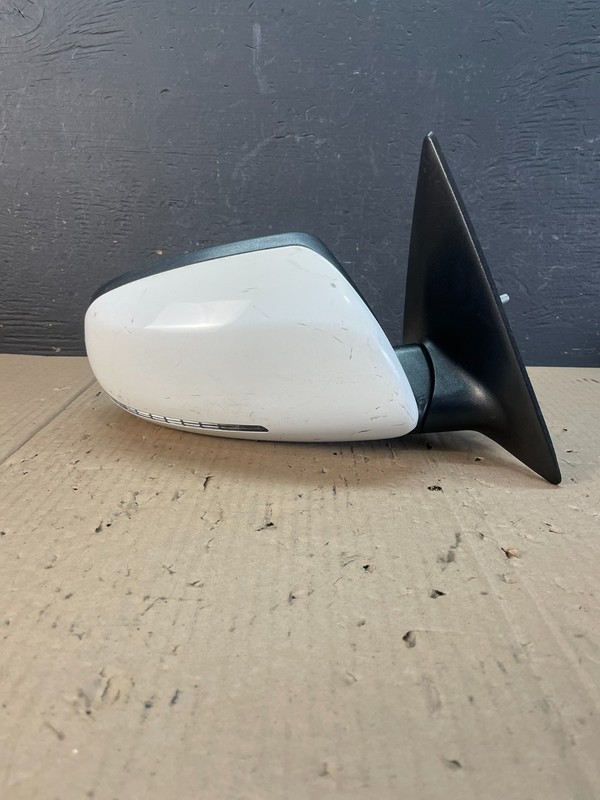 2010 - 2013 Kia Forte Sedan Right Passenger View Turn Signal Mirror OEM AE0711 D