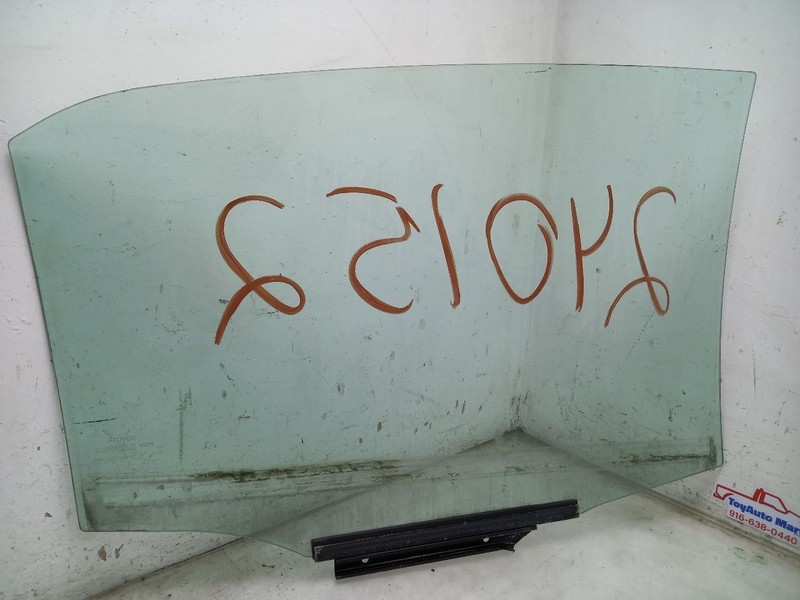 14-19 TOYOTA COROLLA LE REAR PASSENGER RIGHT DOOR GLASS 68103-02400