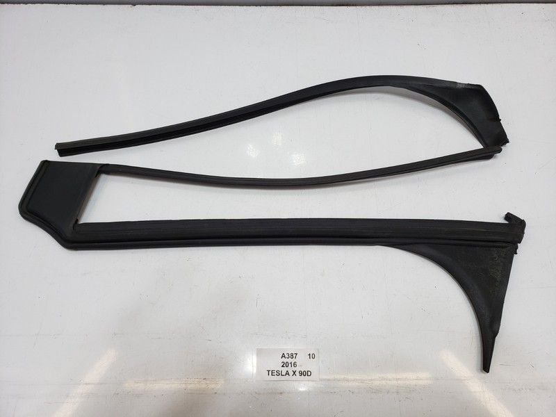 ✅ 2016-2023 OEM Tesla Model X Right Passenger B Pillar Weatherstrip Seal