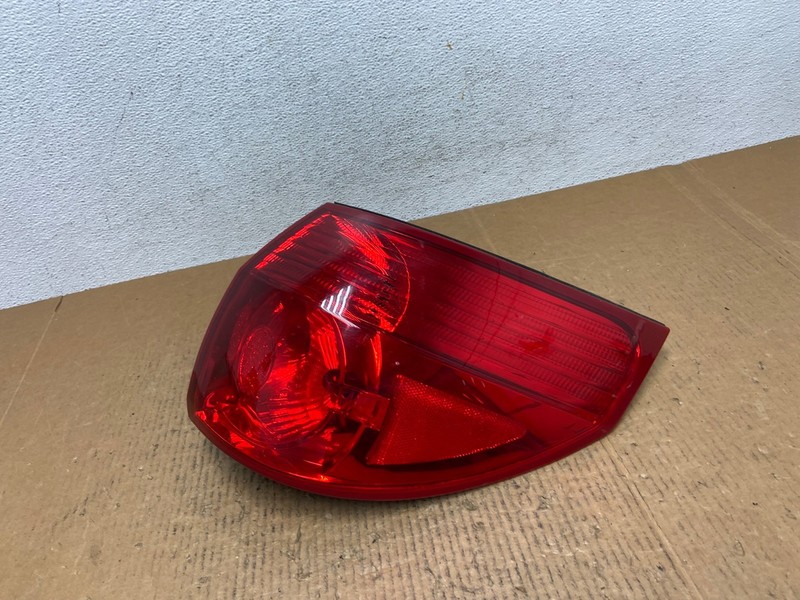 2006 - 2010 Toyota Sienna Right Passenger Side Tail Light AE1637 LK